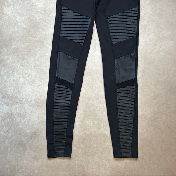 Alo Yoga Black Moto Leggings Athleisure Athletic Casual Edgy Medium M - Picture 3 of 6